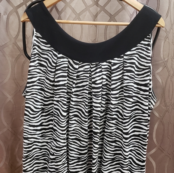 MICHAEL Michael Kors black and white animal print top. 2X but fits 3X+ - Picture 7 of 8